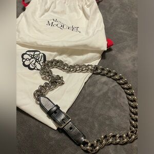 alexander mcqueen chain belt NWT black. Size 85